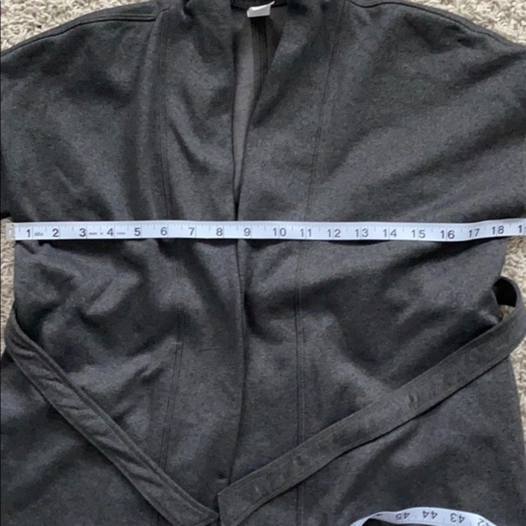 Ivivva (Lululemon for Kids) Make It A Wrap Sweatshirt/Jacket - Picture 4 of 8